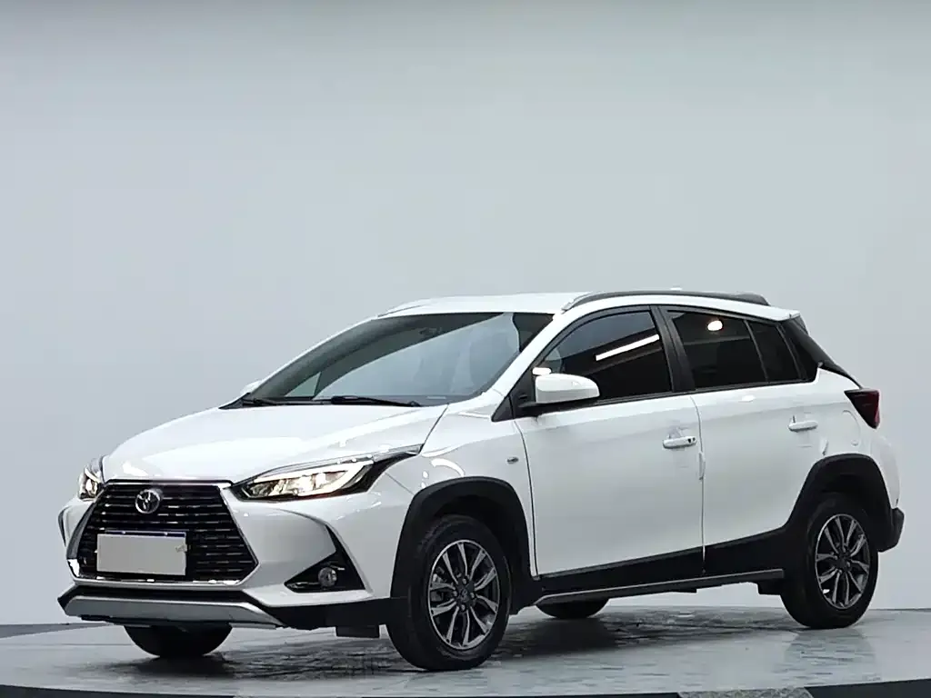 Toyota Yaris L — фото 1