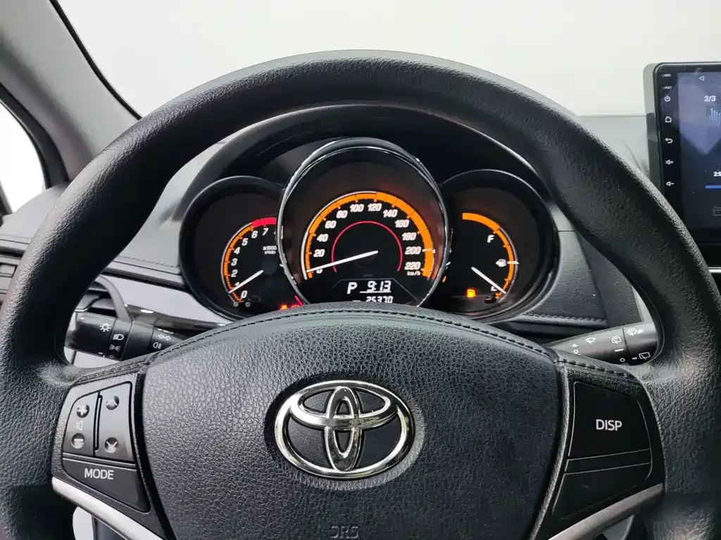 Toyota Yaris L — фото 8