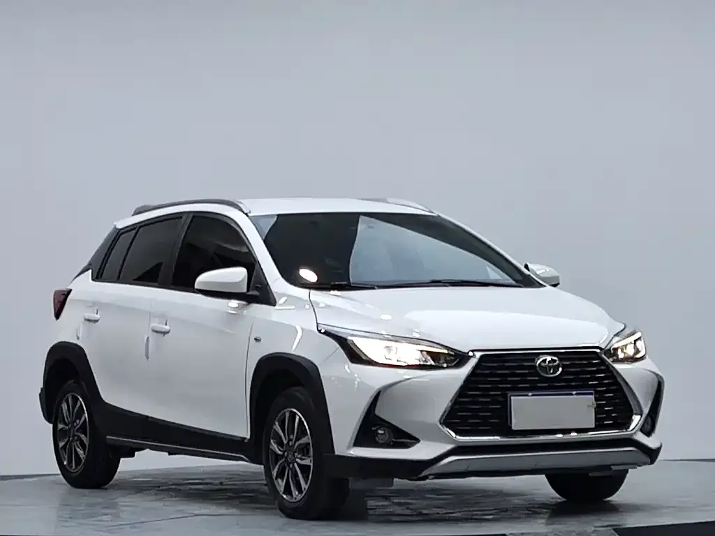 Toyota Yaris L — фото 4
