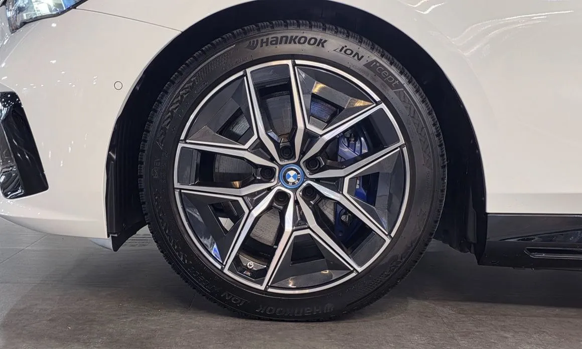BMW i5 — фото 8