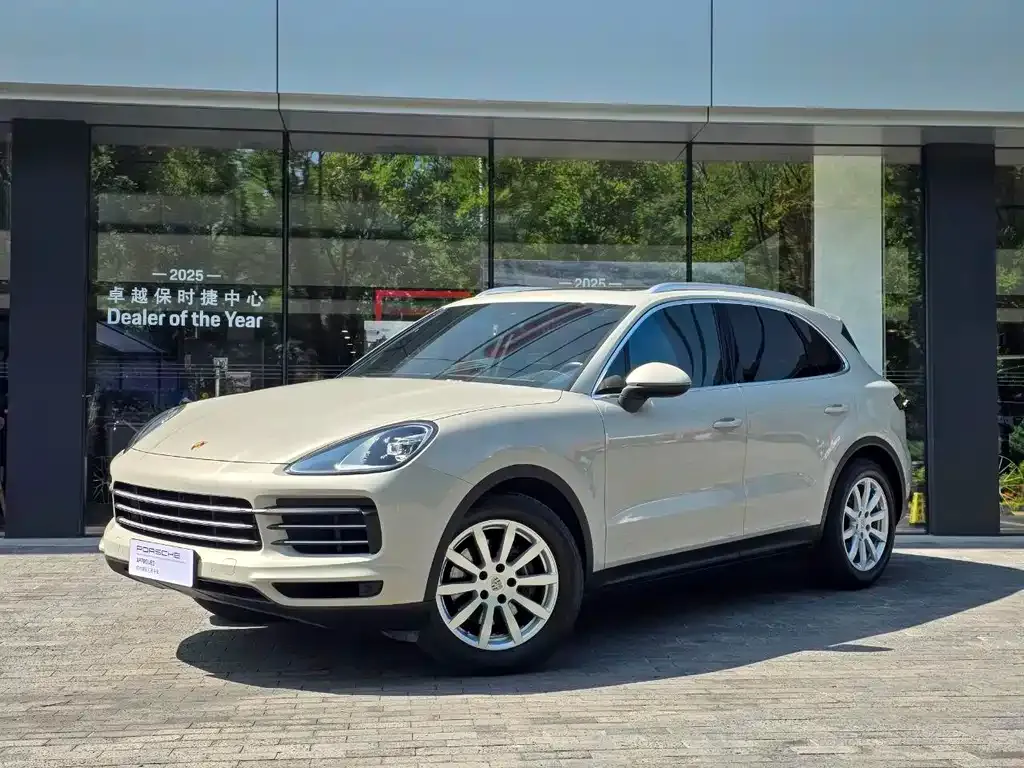 Porsche Cayenne — фото 1
