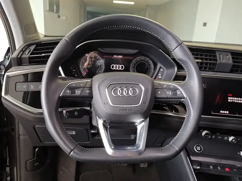 Audi Q3 — фото 10