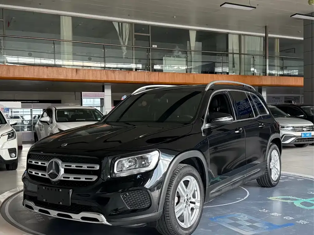 Mercedes-Benz GLB — фото 1