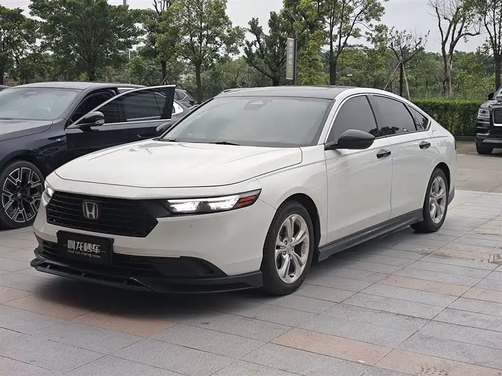 Honda Accord — фото 1