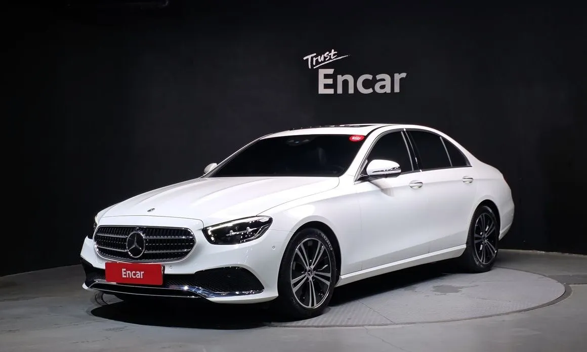 Mercedes-Benz E-Class — фото 1