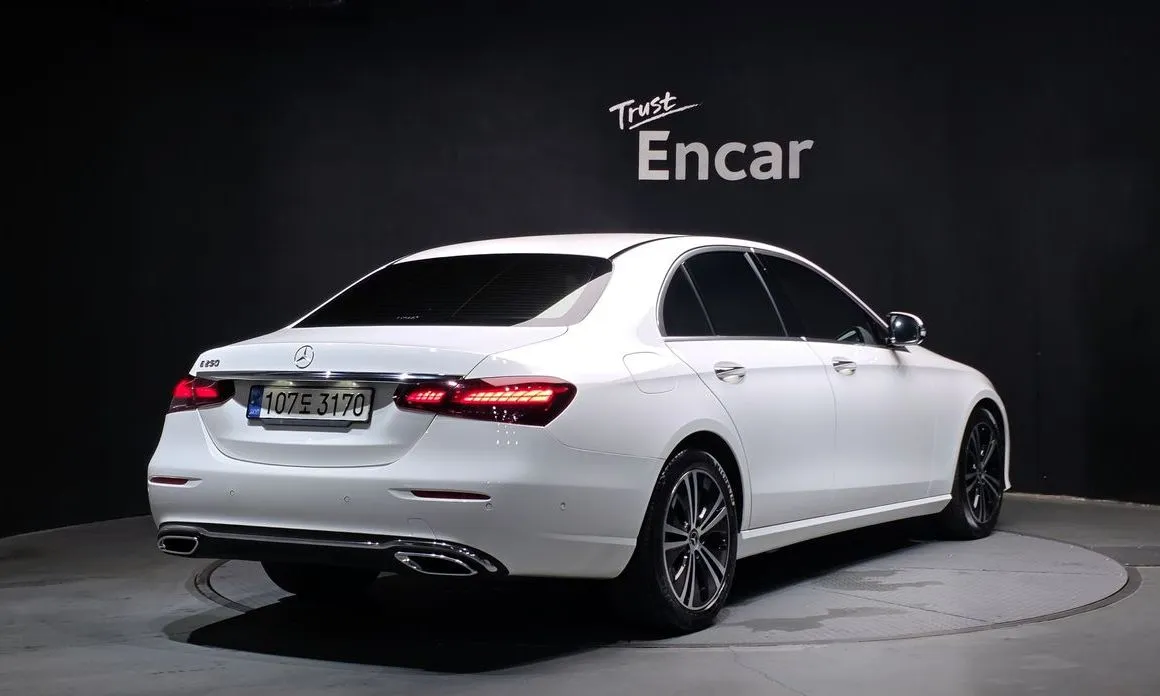 Mercedes-Benz E-Class — фото 4