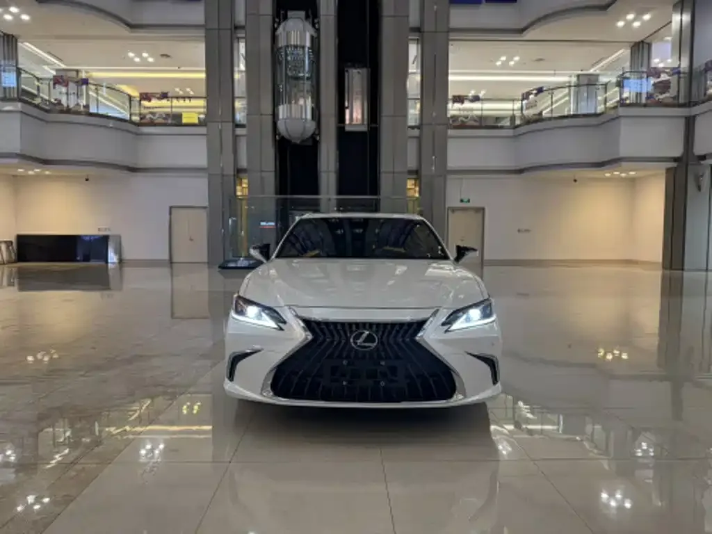 Lexus ES — фото 1