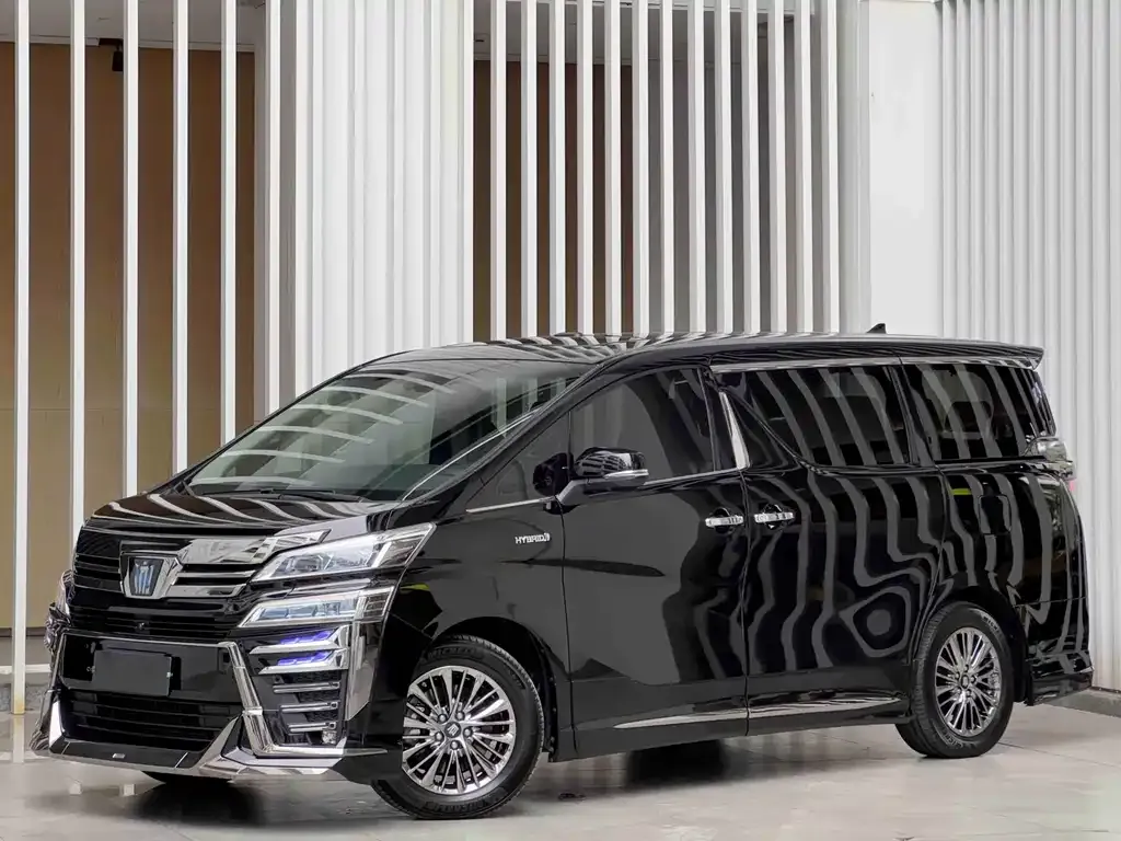 Toyota Vellfire — фото 1