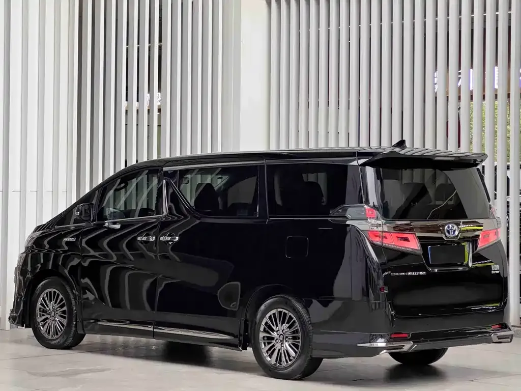 Toyota Vellfire — фото 3