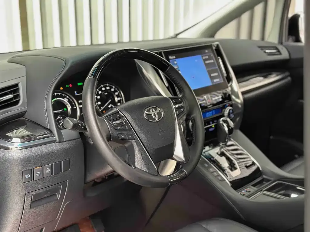 Toyota Vellfire — фото 5