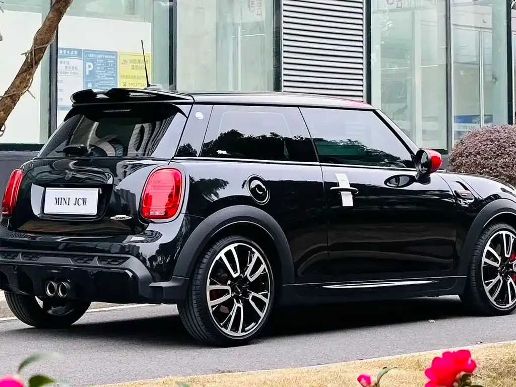 MINI JCW (John Cooper Works) — фото 10
