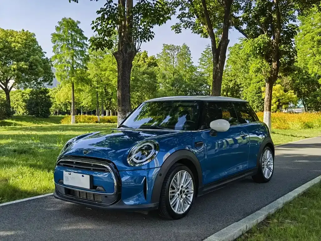 MINI Cooper (3-door) — фото 1