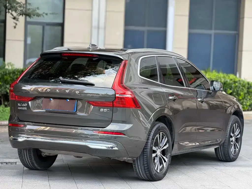 Volvo XC60 — фото 2