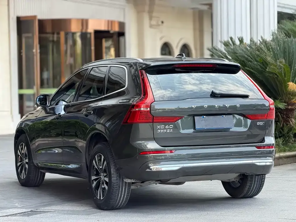 Volvo XC60 — фото 7