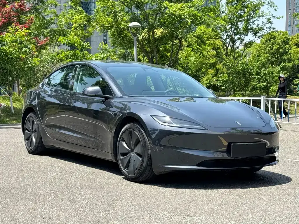 Tesla Model 3 — фото 9