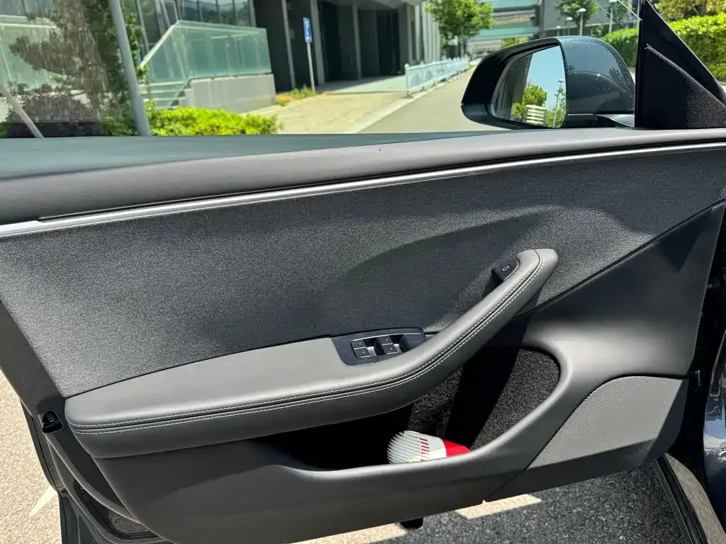 Tesla Model 3 — фото 6