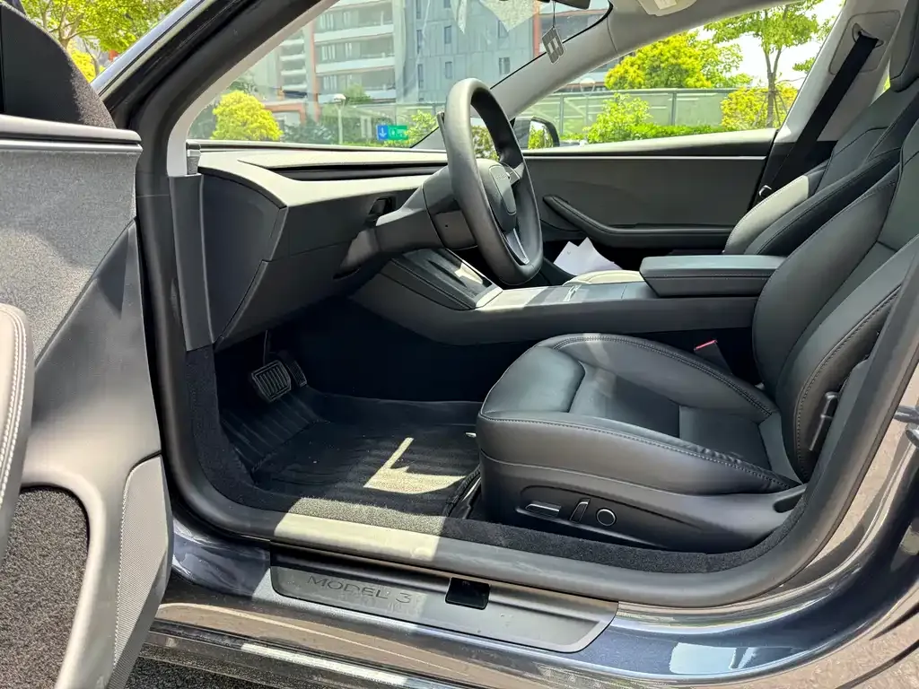 Tesla Model 3 — фото 10