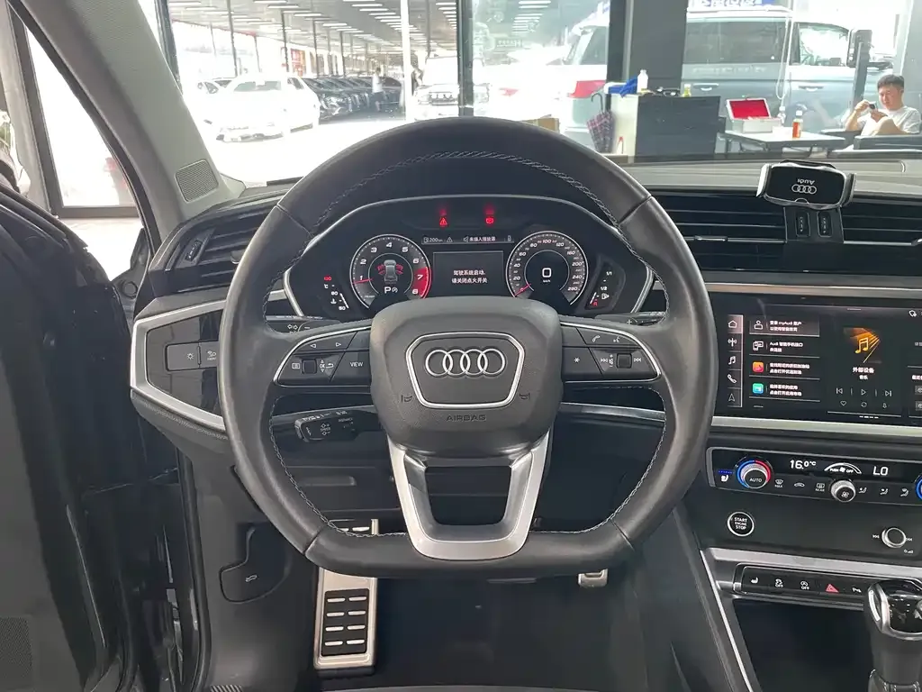 Audi Q3 — фото 10