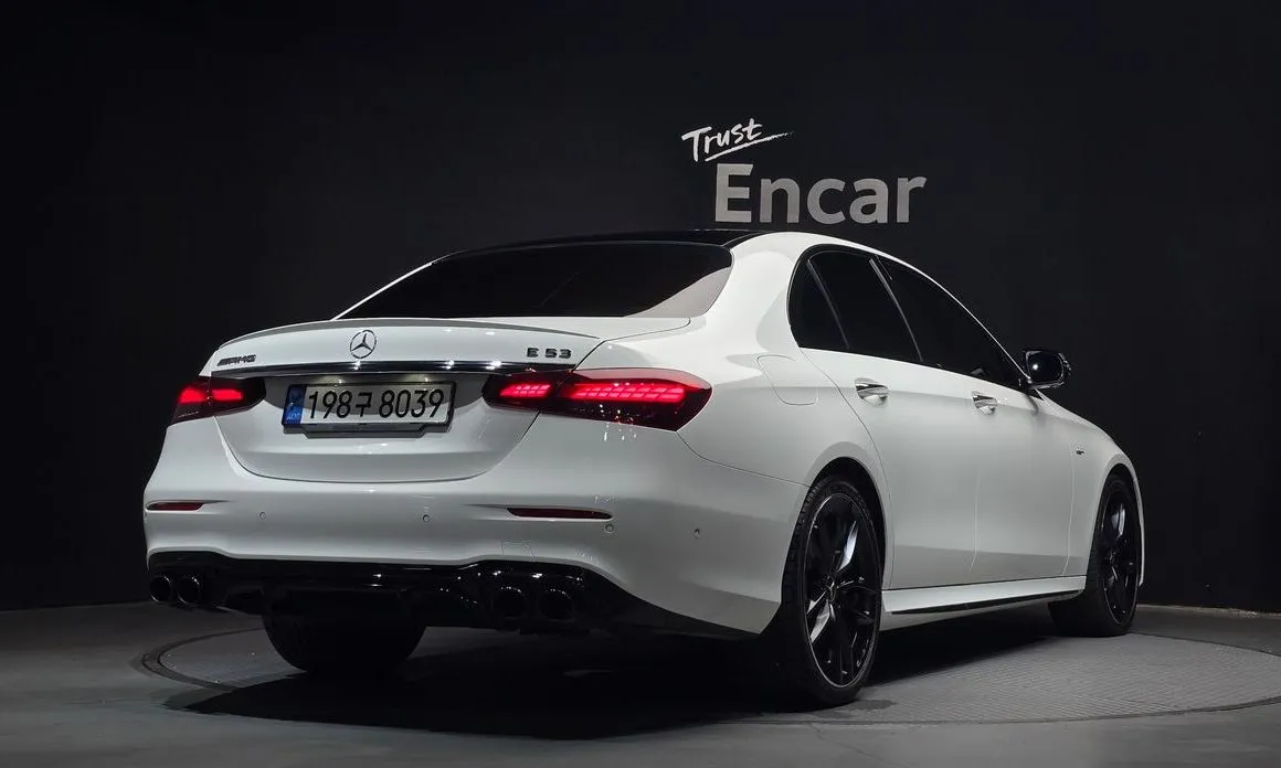 Mercedes-Benz E-Class — фото 4