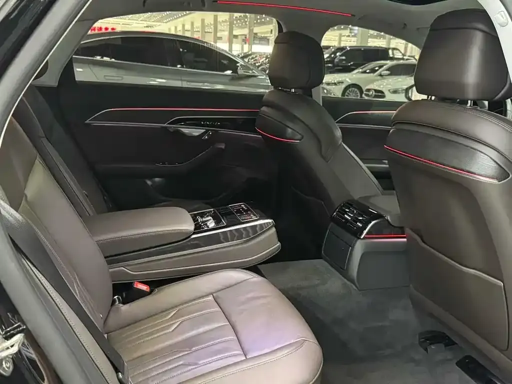 Audi A8 — фото 5