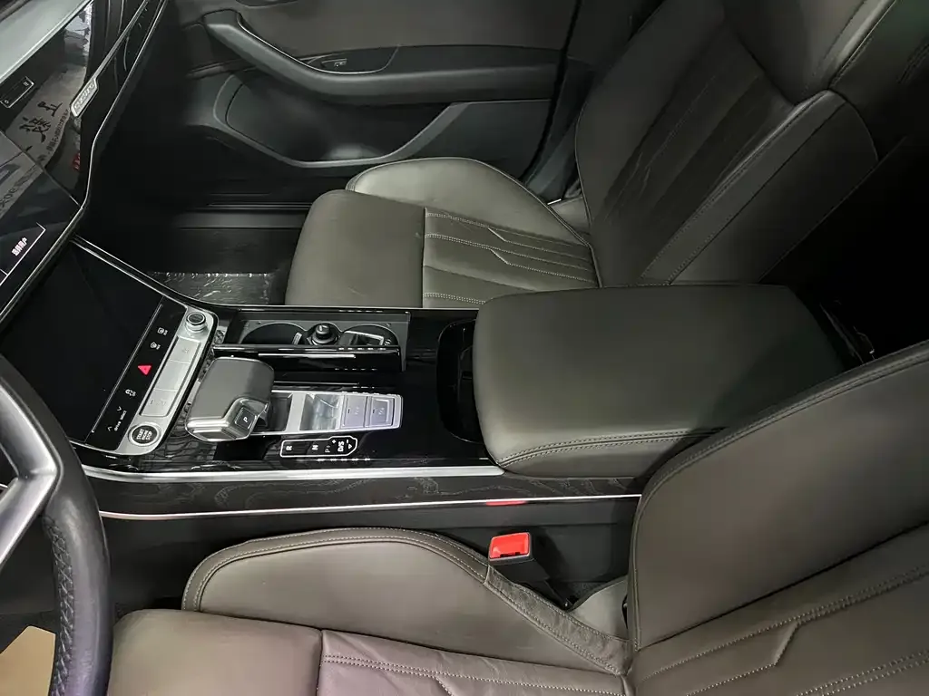Audi A8 — фото 2