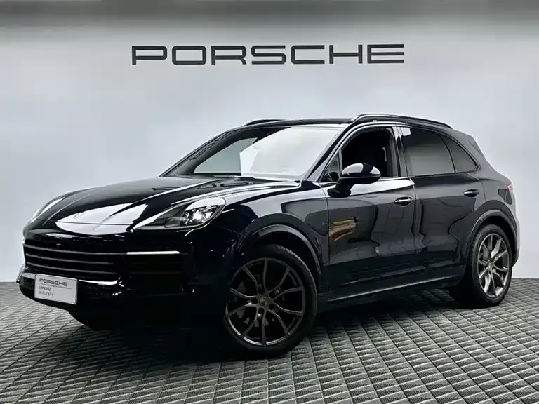 Porsche Cayenne — фото 1