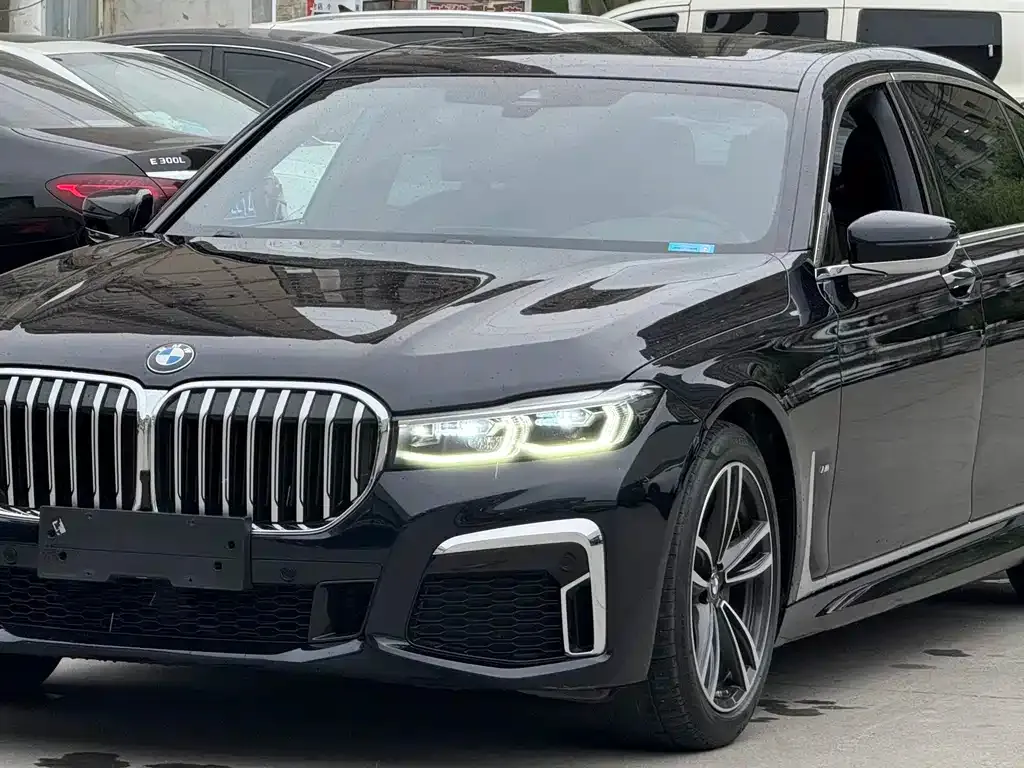 BMW 7 Series — фото 1