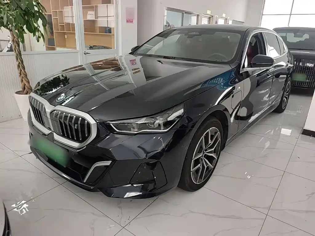 BMW i5 — фото 1