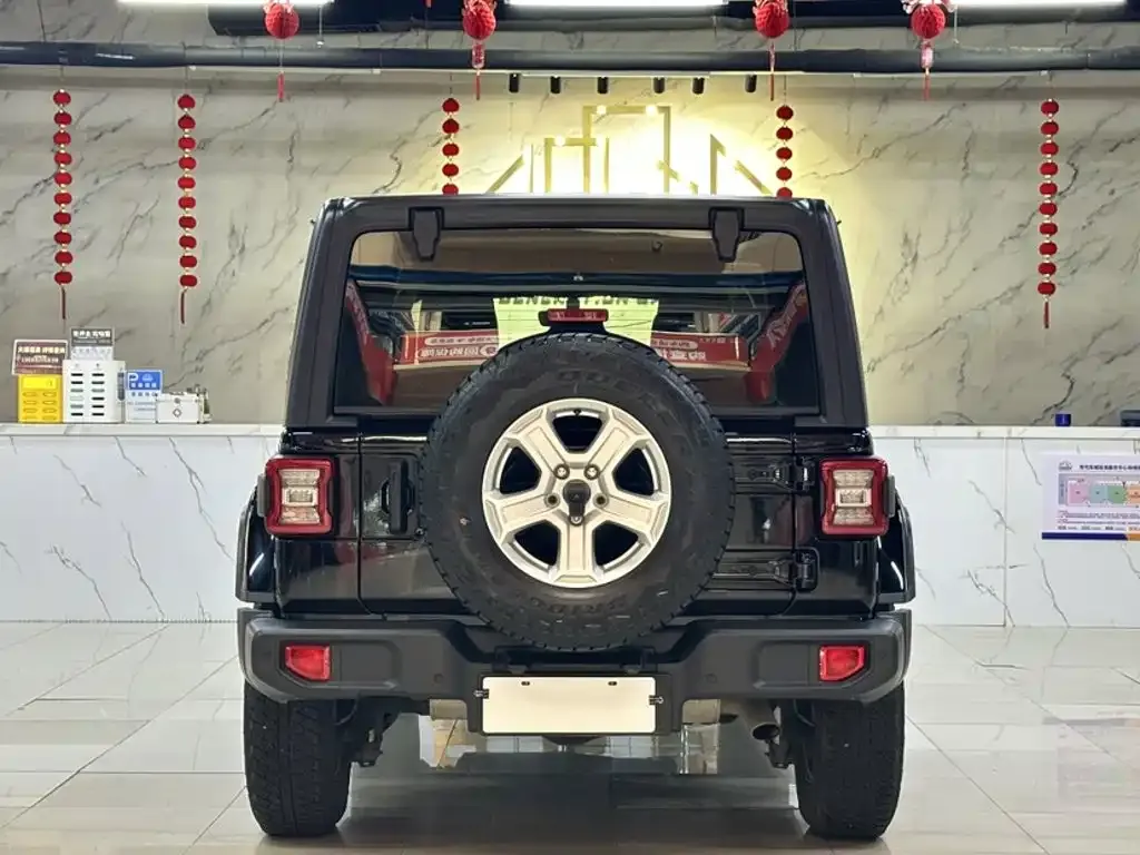 Jeep Wrangler — фото 10