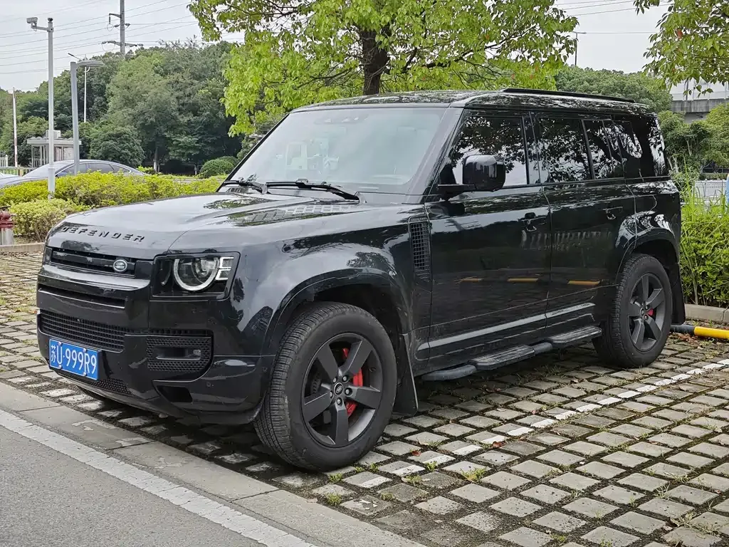 Land Rover Defender — фото 1