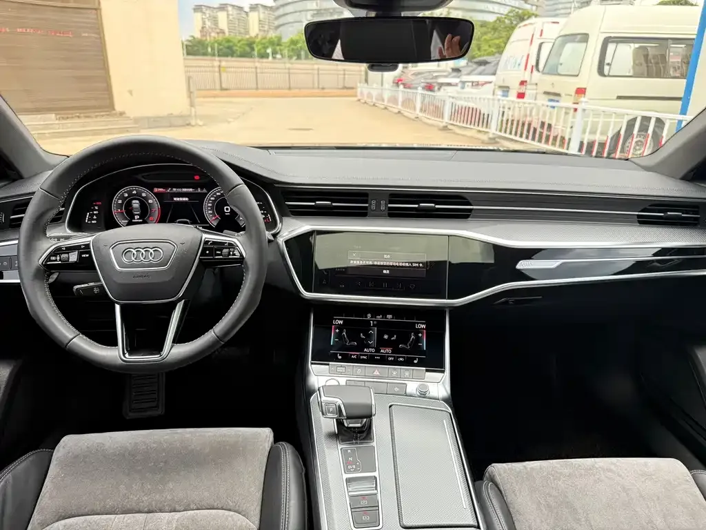 Audi A6L — фото 9