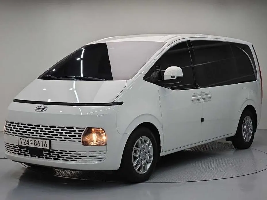Hyundai Staria — фото 1