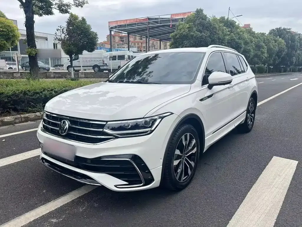 Volkswagen Tiguan L — фото 2