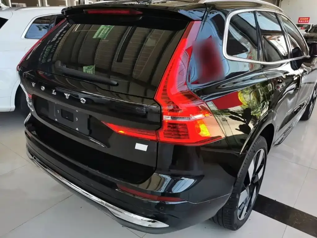 Volvo XC60 PHEV — фото 4