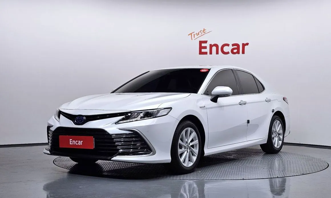 Toyota Camry — фото 1