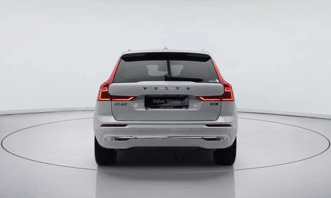 Volvo XC60 — фото 9