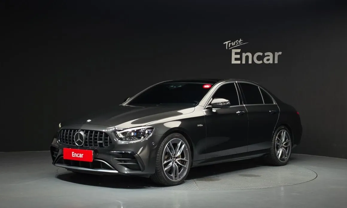 Mercedes-Benz E-Class — фото 1