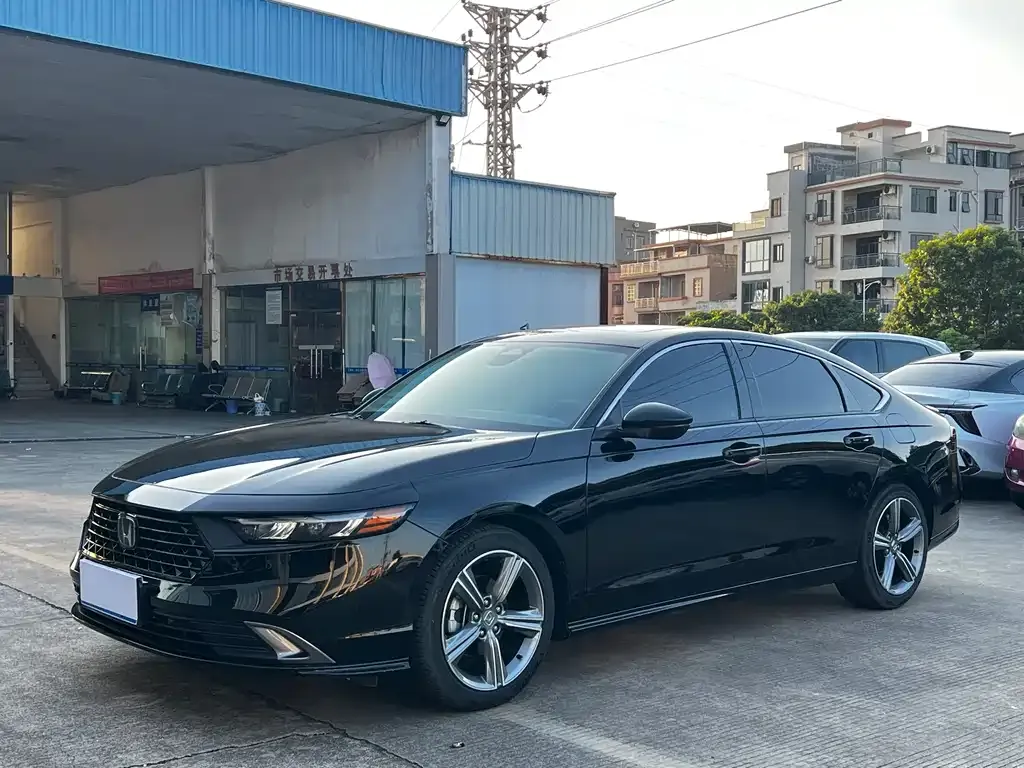 Honda Accord — фото 1