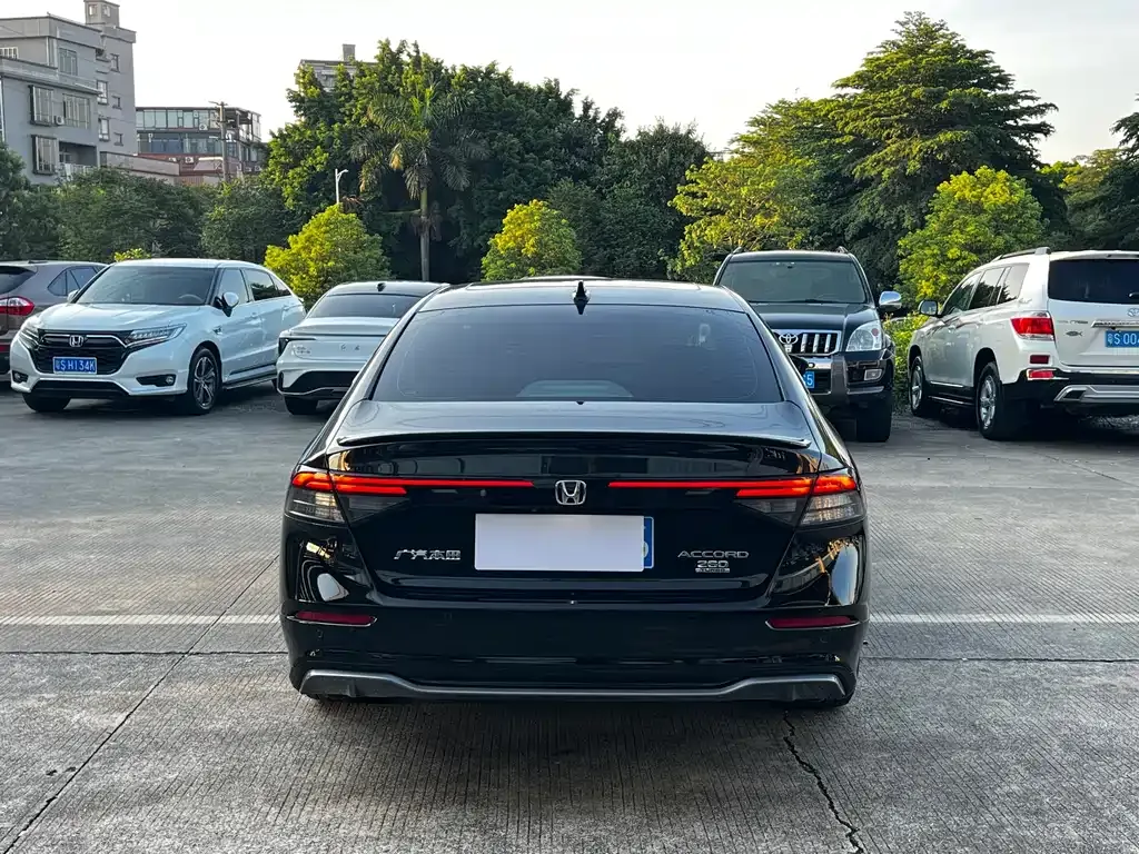 Honda Accord — фото 9