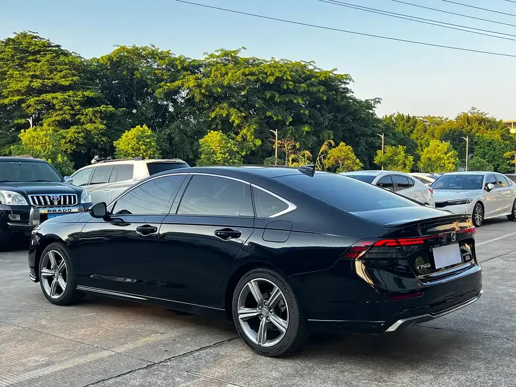 Honda Accord — фото 7