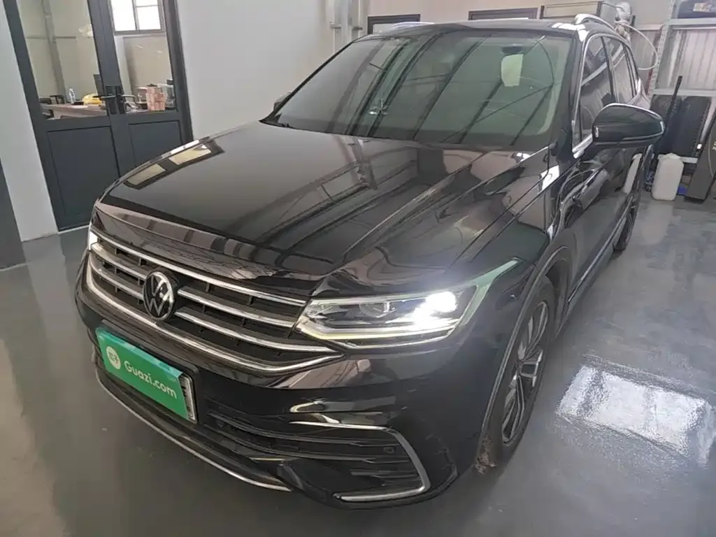Volkswagen Tiguan L — фото 1