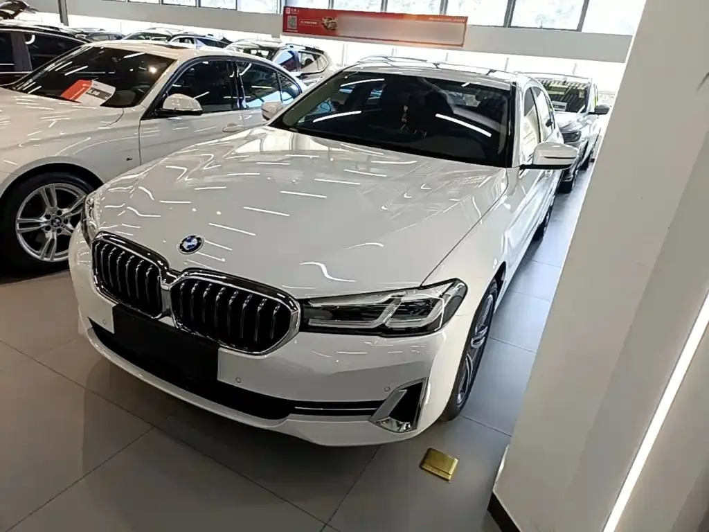 BMW 5 Series — фото 1