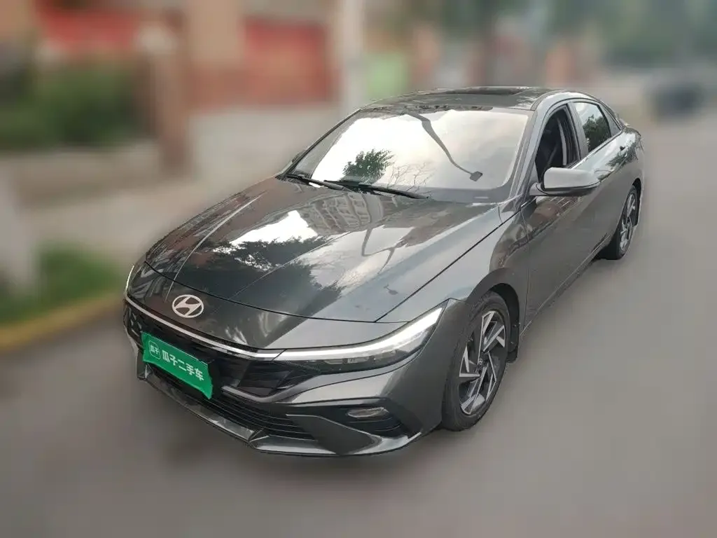 Hyundai Elantra — фото 1