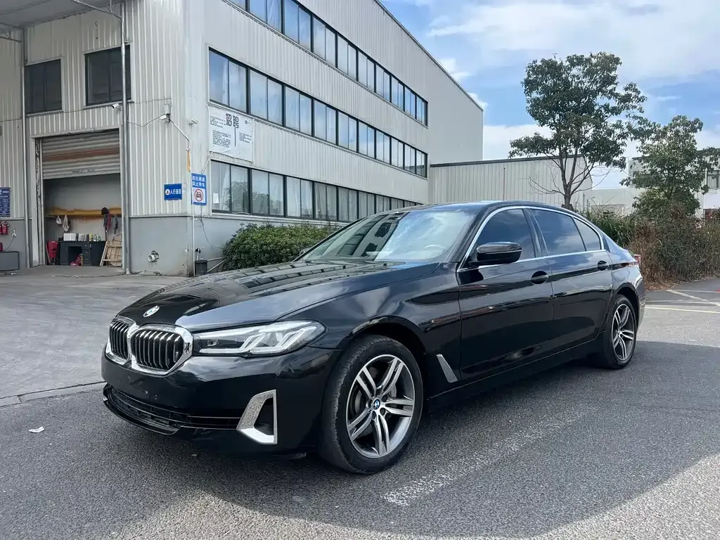 BMW 5 Series — фото 1