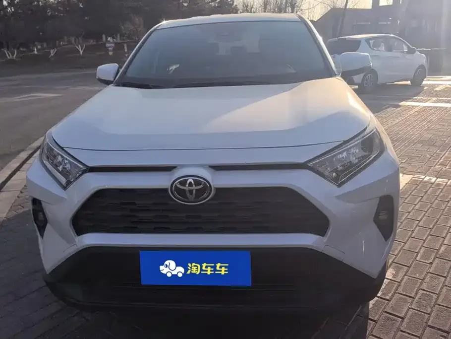 Toyota RAV4 — фото 2