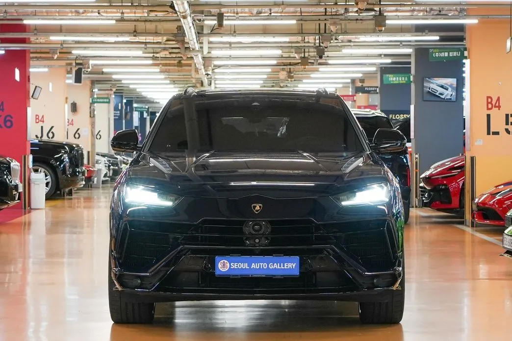 Lamborghini Urus — фото 1