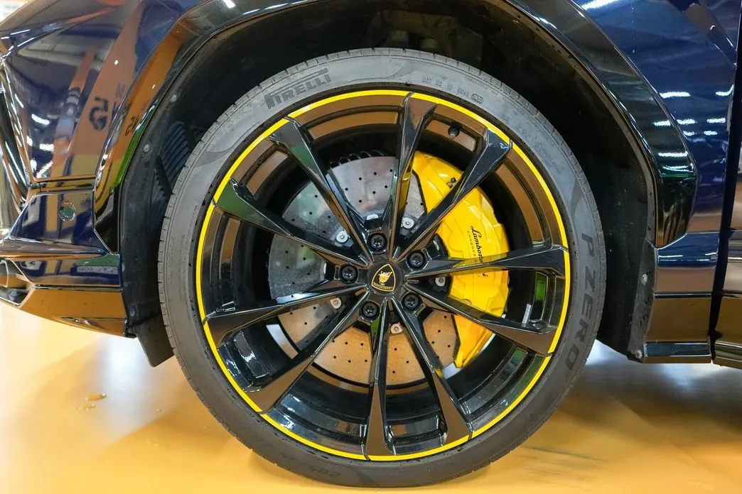 Lamborghini Urus — фото 6