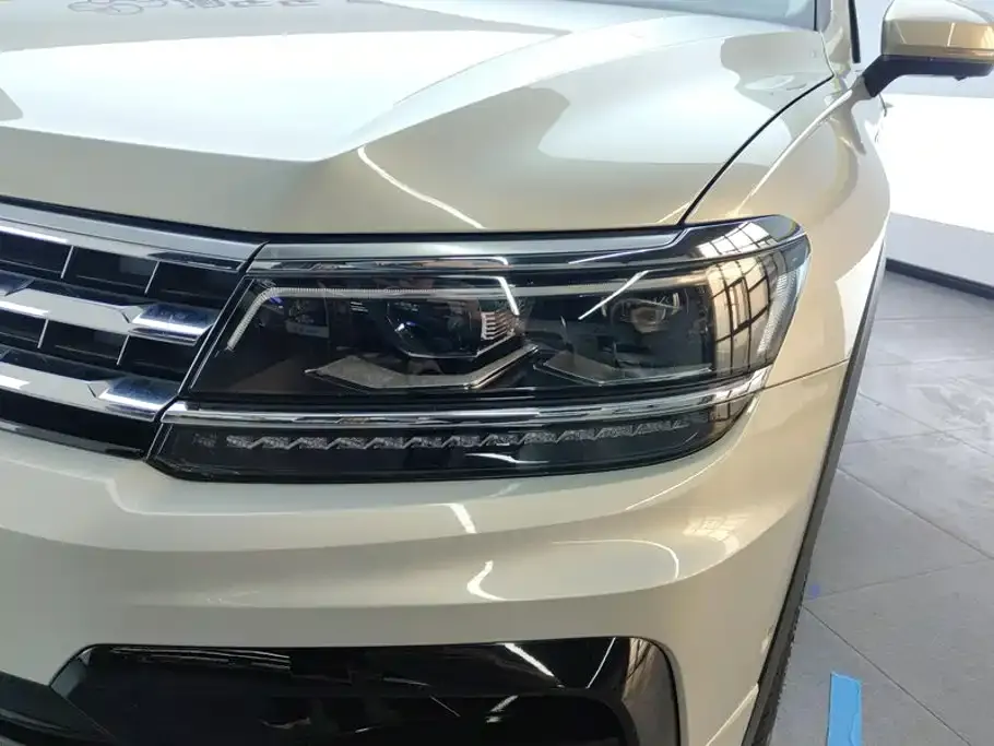 Volkswagen Tiguan L — фото 4