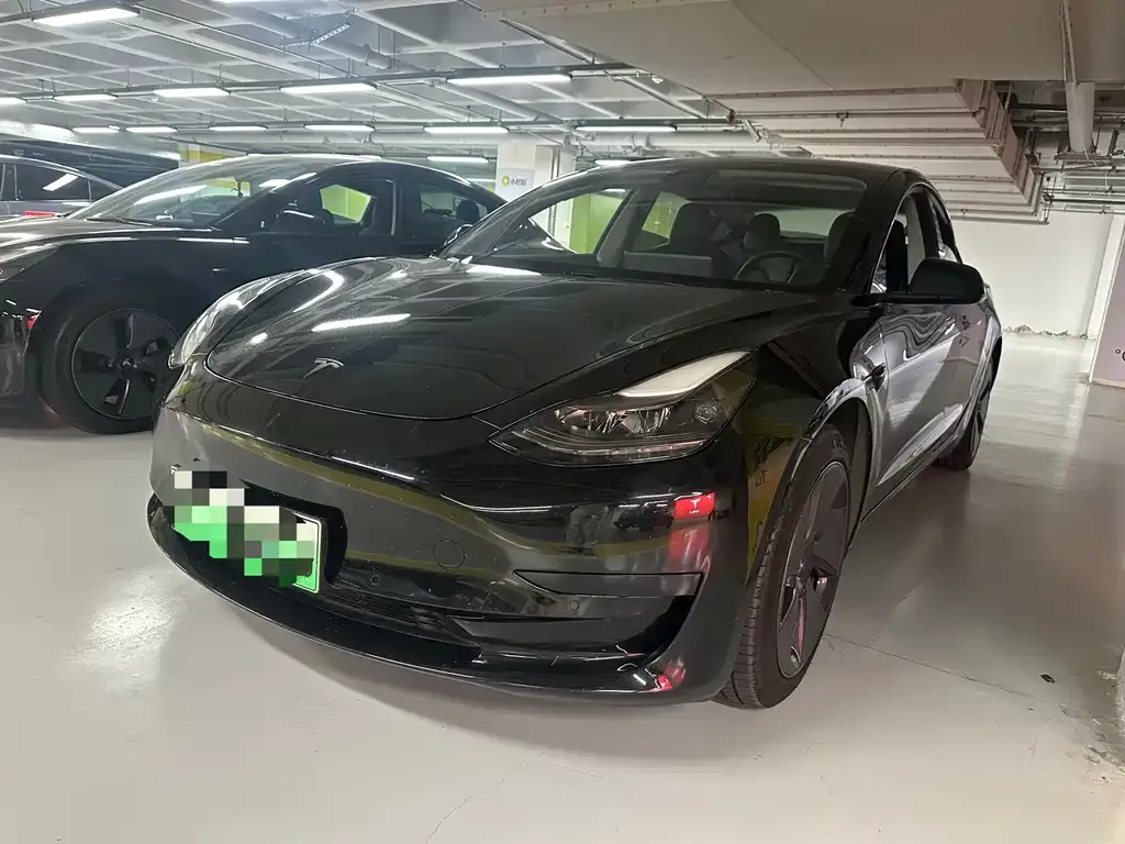 Tesla Model 3 — фото 1