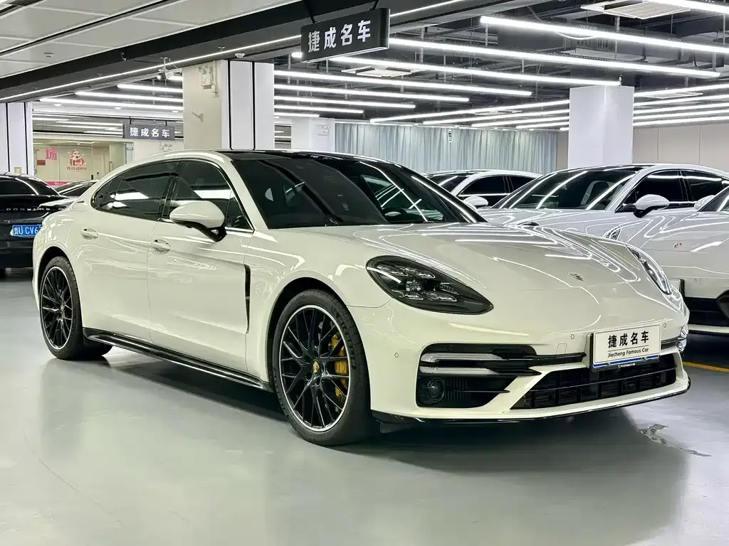 Porsche Panamera — фото 1